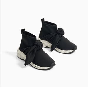 Zara black Girls Sock Sneaker pull on boots with ties Size -33 (US 1-1.5)
